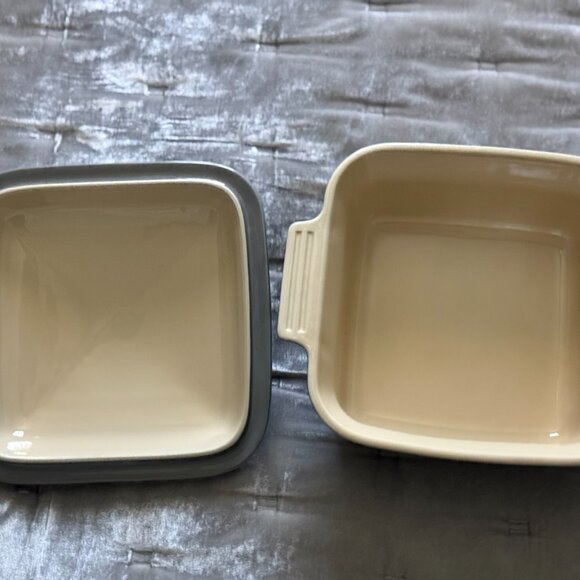 Le Creuset 3 Qt. Square Casserole Stoneware with Lid - Picture 4 of 5